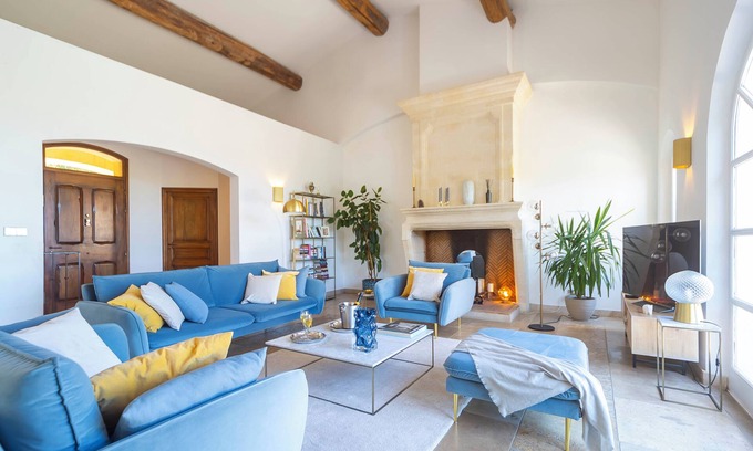 Le Tholonet Villa | Lavish Villa First Floor near Aix w/Pool & AC - Le Tholonet