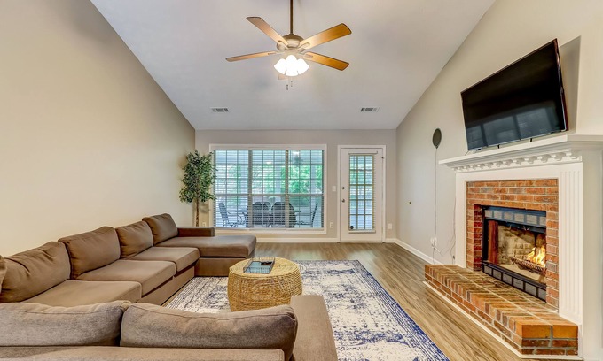 Lawrenceville House | ★Lawrenceville, NO stairs, 4br, sleeps 11!★