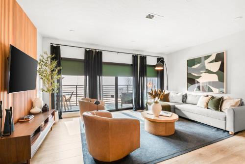 Downtown Nashville House | Laylas Nashville Retreat with Pool Walk to Broadway