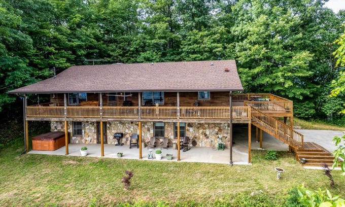 Franklin House | Lazy Bear Lookout