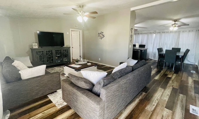 Mead House | "Lazy Days" less than 10 minutes from Lake Texoma and Choctaw Casino