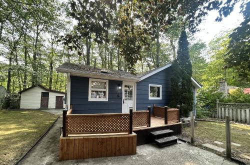 Wasaga Beach House | Lazy Daze (House 2)