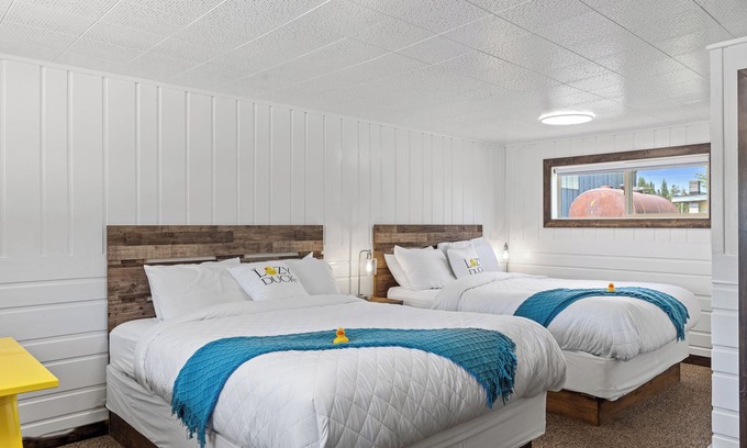 West Yellowstone Hotel | Lazy Duck Inn Room #20 Double Queens