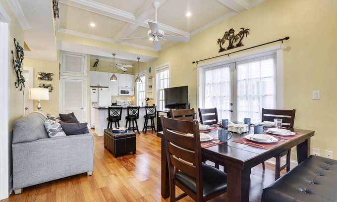 Historic Seaport House | Lazy Gecko by AvantStay | Walk to Duval St in Key West! | Month Long Stays Only