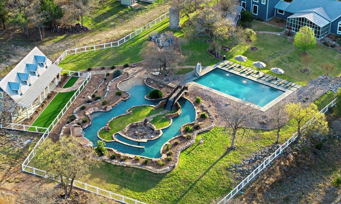 Boerne House | Lazy River Ranch-Events,Fire Pit,Hot tub,Billiards