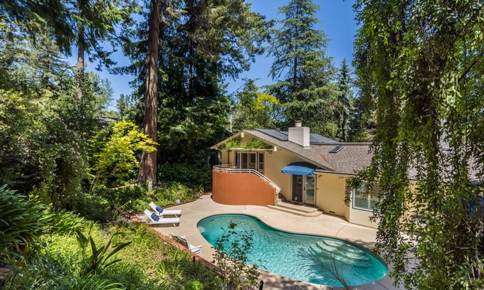 Santa Rosa House | León by AvantStay | Private Breathtaking Character Cottage w/Pool & Hot Tub