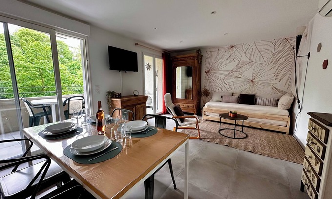 La Roque-d'Antheron Condo | Le 27 Grimaldi, quiet 50m2 one-bedroom apartment 5 minutes from the Piano Festival