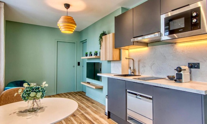 5th Arrondissement Apartment | Le Cèdre Bleu - Bel appart climatisé quartier point du jour Lyon 5