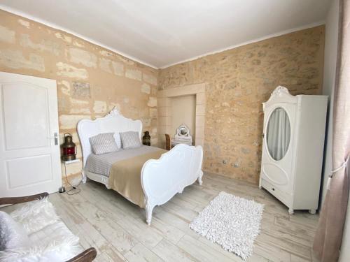Cerons House | le cachot de st Cricq