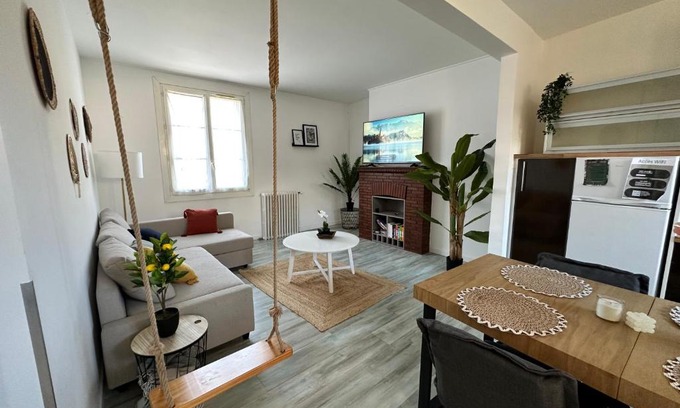 Pont-l'Eveque Apartment | Le Calme en Hyper-Centre