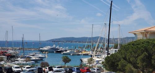 Frejus Port Apartment | LE CAPITOLE Vue mer Studio cabine 27m2 2 adultes 2 enfants avec climatisation et garage