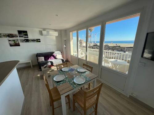 Mediterranee Apartment | Le CARROUSEL - Apt VUE MER - Plage à 10 M - CLIM - WIFI
