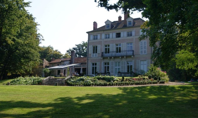 Bures-sur-Yvette Bed & Breakfast | Le Chateau De La Vierge