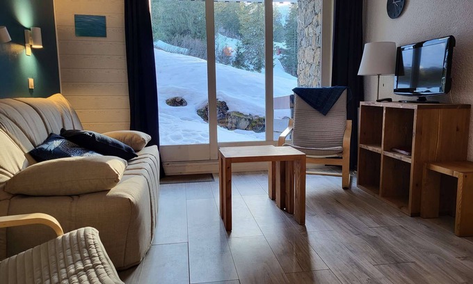 Les Avanchers-Valmorel Apartment | Le Cheval Noir 9 - Cosy renovated 2-room apartment with balcony