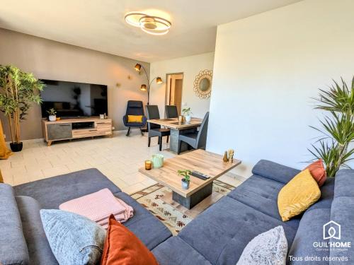 Fleury-les-Aubrais Apartment | Le Cocon - Lumineux - Grande TV - Parking gratuit