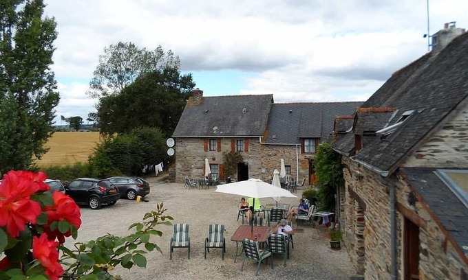 Saint-Connec Other | le Cosquer has 5 Properties With shared Swimming Pool and a games room.