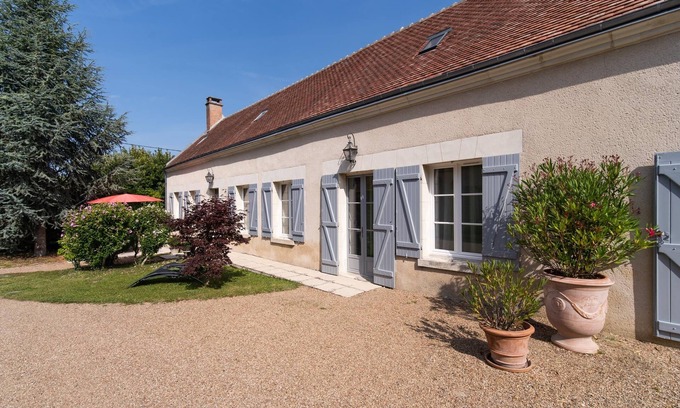 Francueil Cottage | Le Cottage du Cerf-Gîte-Ensuite with Shower
