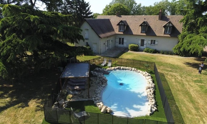 Huisseau-sur-Mauves Bed & Breakfast | Le Domaine Entier - 18 Personnes