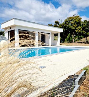 Gabriac Villa | Le Gîte "Aubrac" Haut de gamme, Jardin, Piscine