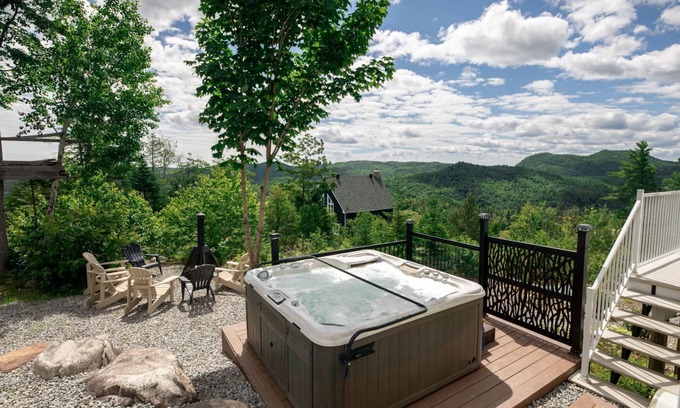 Saint Come Apartment | Le Grand Bonheur with wood-burning fireplace and spa