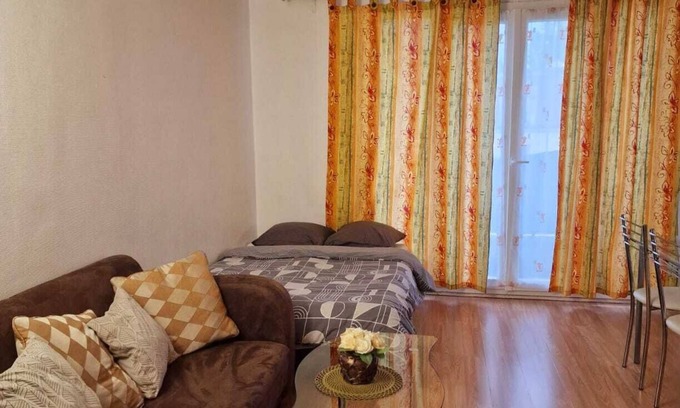 Fontenay-aux-Roses Apartment | Le Grand Robinson, 6 minutes from RER B Robinson, ideal for families.