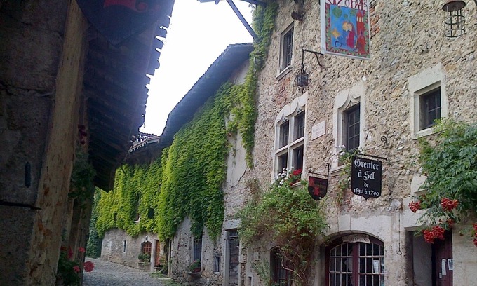 Perouges House | Le Grenier A Sel