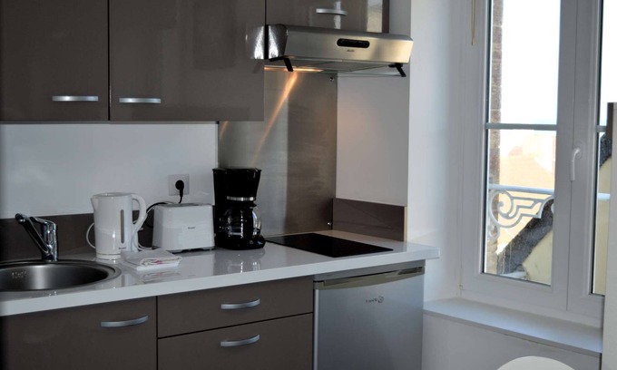 Arromanches-les-Bains Apartment | Le Joffre - Studio sur la Digue en Centre Ville