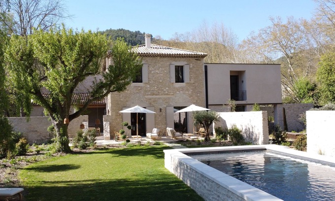 Fontaine-de-Vaucluse Other | Le Mas d'O, enjoy a vacation on the banks of the Sorgue!
