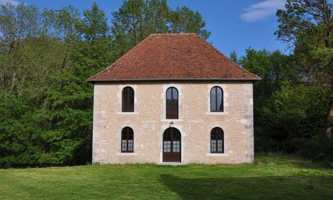 Bethines House | Le Moulin Brûlé