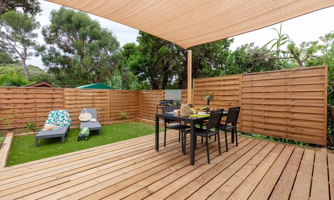 Giens House | Le Palmier, mobile home not overlooked