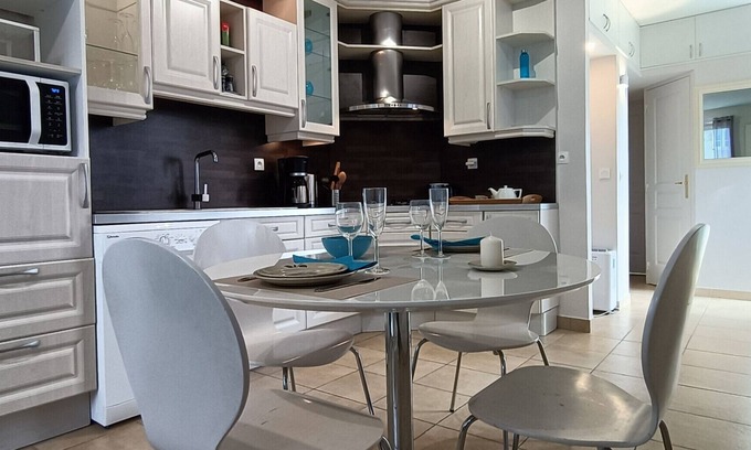 Cancale Apartment | Le Petit Chalet Bleu