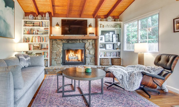 Black Mountain Cottage | 'Le-Petit Chalet' w/Fire Pit ~ 15 Mi to Asheville