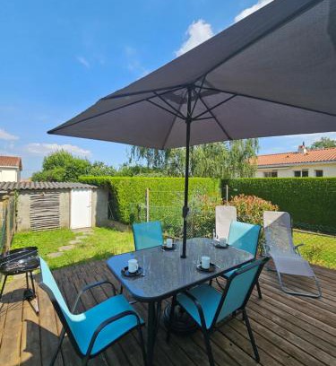 Les Herbiers House | Le Petit Ecureuil charmant gîte jardin terrasse