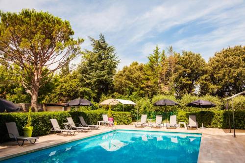Les Angles Hotel | Le Petit Manoir Hotel Provence