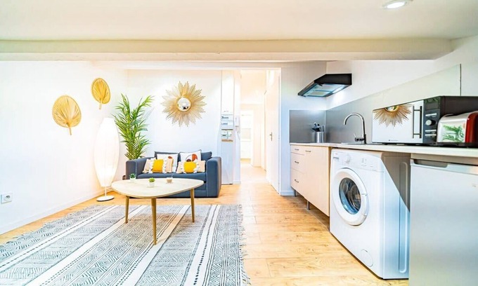 Republique - Tolstoi Apartment | Le petit Prévert-appartement 2 pers-Gratte Ciel