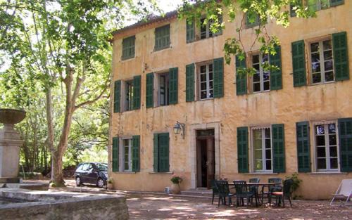 Montfort-sur-Argens House | Le petit robernier