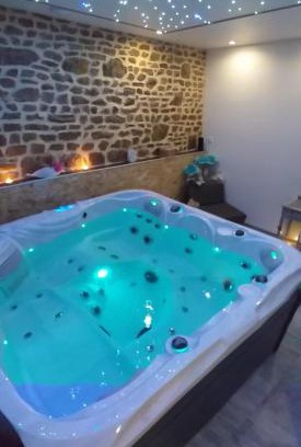 Lonlay-l'Abbaye Hotel | Le Ptit Spa de L'Abbaye Suite love et Spa privé