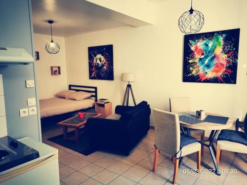 Villeneuve-sur-Yonne Apartment | Le Puits d'Amour