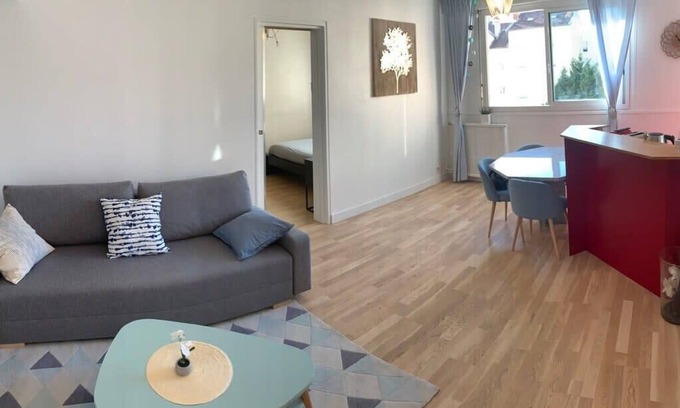 Republique - Tolstoi Apartment | LE RICHELIEU Comfortable 1 Bedroom Apartment – Gratte-Ciel District,
