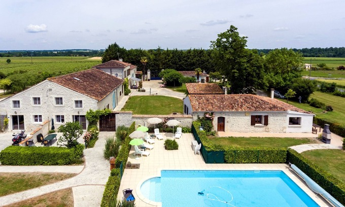 Brives-sur-Charente Apartment | Le Sarment, Studio Avec vue sur Jardin