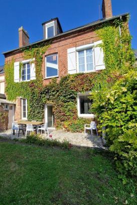 Neufchatel-en-Bray House | Le Secret - Cozy Normandy Home with garden