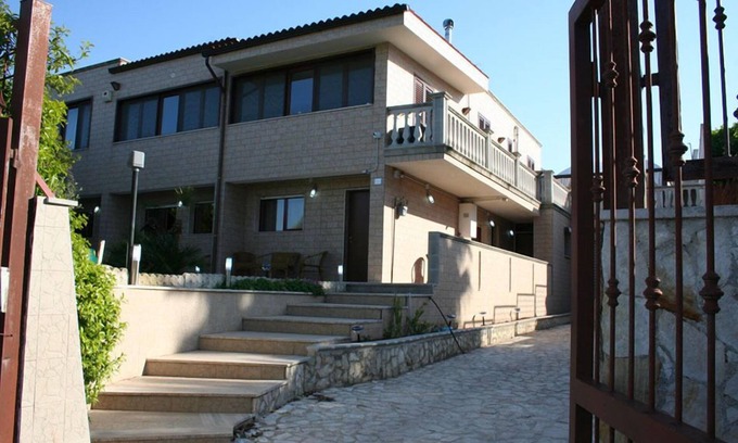 Cellamare Bed & Breakfast | Le Sirene Bed and Breakfast