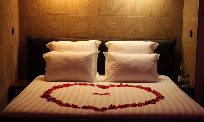 Chartres Apartment | Le Spa'Cieux Suite & Spa - Love room with spa, sauna and hammam