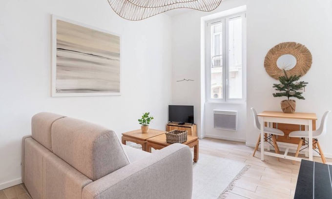 Noailles Apartment | Le St Fée - Apartment with wet room