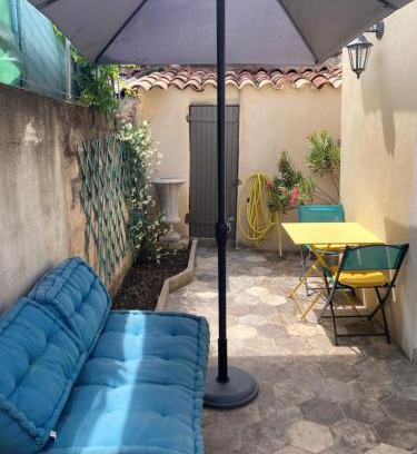 Cadereau Apartment | Le studio D'auguste- Cœur de Nîmes-chaleureux-emplacement idéal