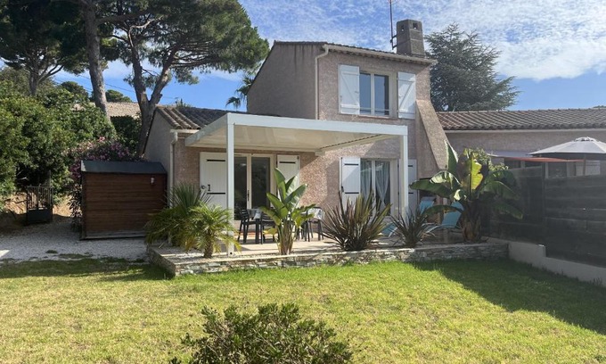 Giens Villa | Le Verger, villa lumineuse et agréable avec son espace extérieur clos au cœur de notre vignoble