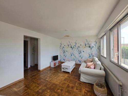 Sainte-Savine Apartment | Le1bis - T2 50 M2 tout équipé - Place de parking Privée