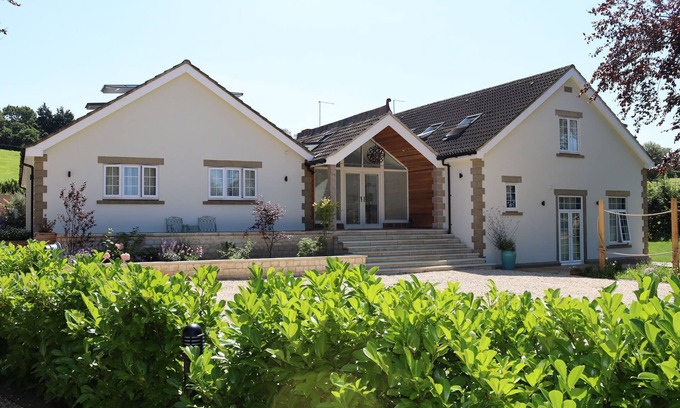 Chippenham House | LEAFIELD HOUSE @ NABLES FARM, family friendly in Upper Seagry
