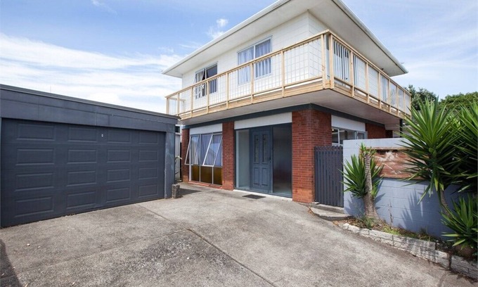 New Plymouth House | Leatham Heights - Private, Spacious and Sunny