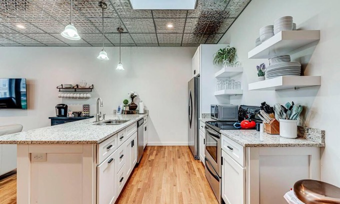 Lebanon Apartment | Lebanon Loft on the Downtown Square